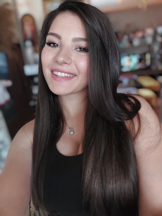 Симона Николова