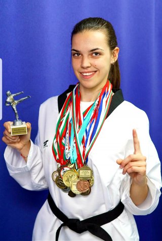Асения Пулина Асения Пулина