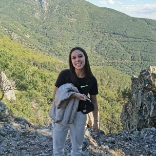 Мариела Николава