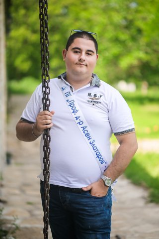 Виктор Петров