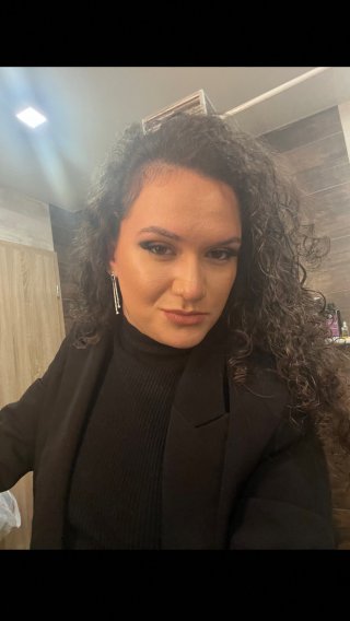 Лора Трошанова