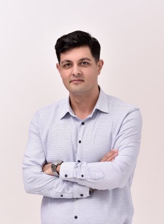 Сезер  Назиф