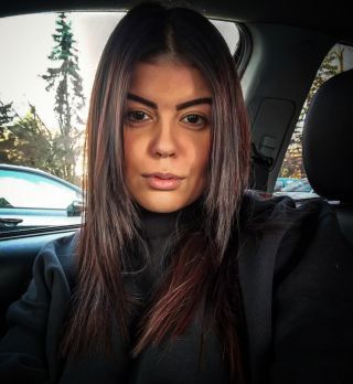 Нели Николова