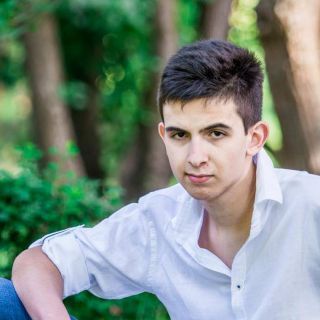 Михаил Петков