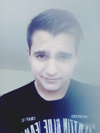 Ениз Мустафа